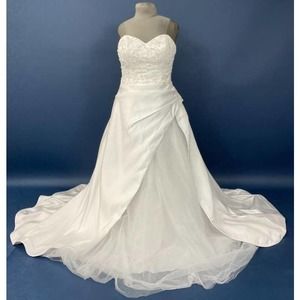 EDEN BRIDAL WHITE SWEETHEART NECKLINE BALL GOWN SIZE 12